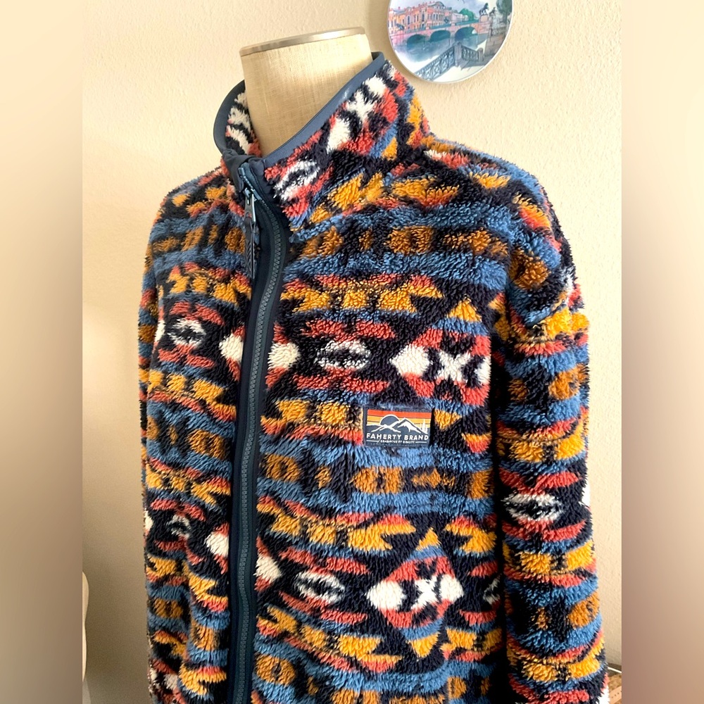 NWOT Faherty brand Women’s Multicolor Soft and warm Patterned Jacket. Size Large